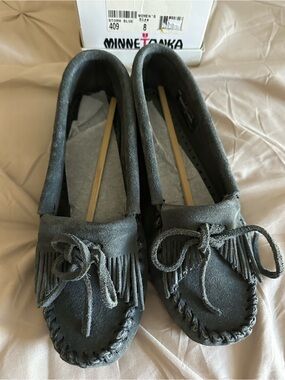Minnetonka Women's Storm Blue Suede Kilty Moccasin